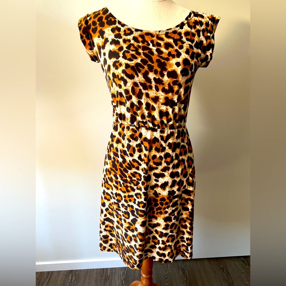 Leopard print dress mini cab sleeves size 8 - Picture 1 of 3